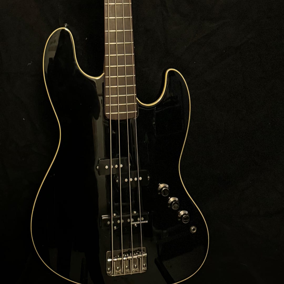 2002 Fender Aerodyne Jazz Bass Deluxe (AJB-DX), Black (CIJ)