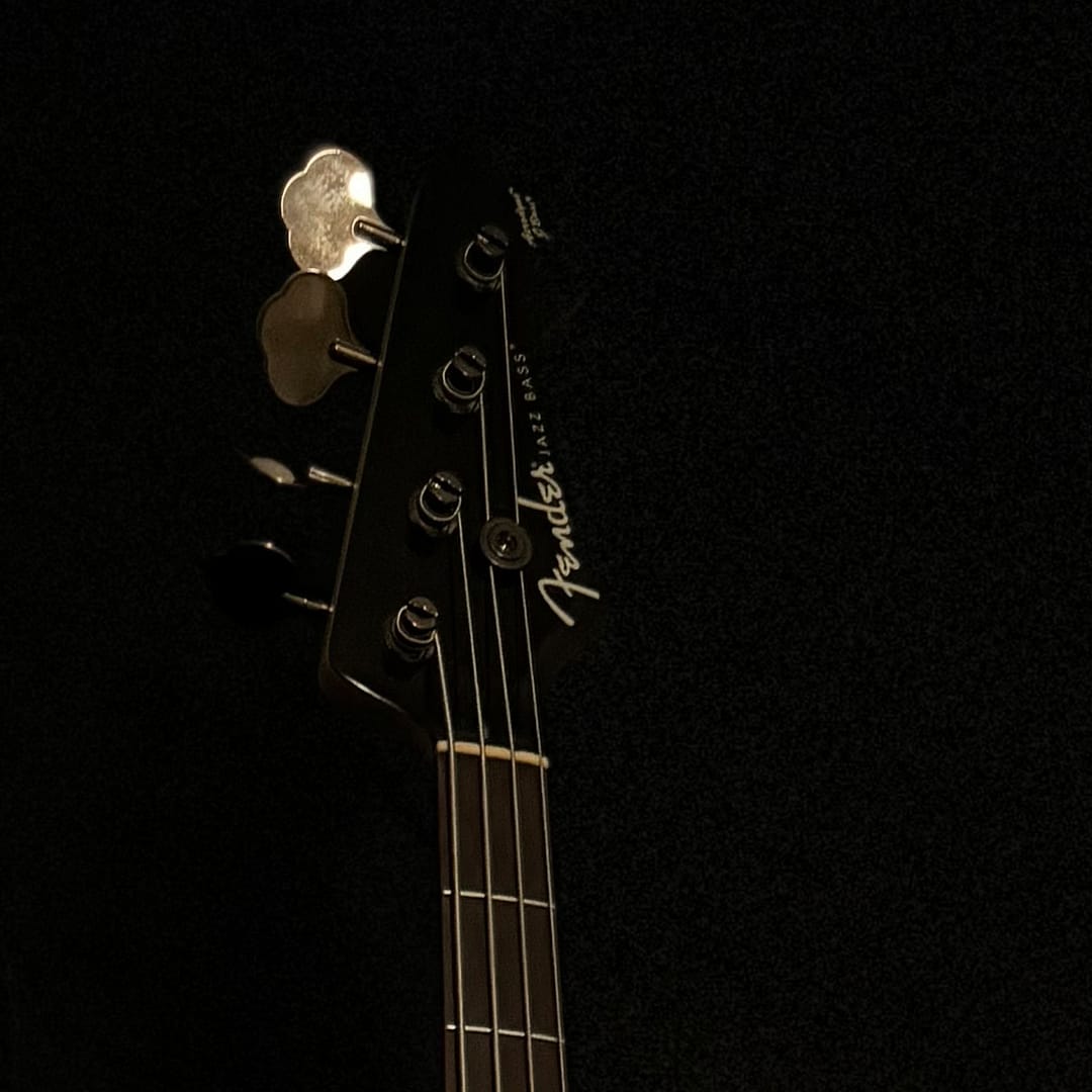 2002 Fender Aerodyne Jazz Bass Deluxe (AJB-DX), Black (CIJ)