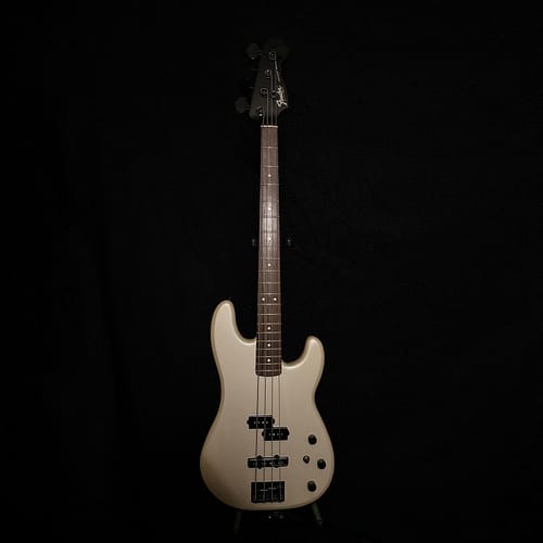 fender-duffmckagan-signature-jazz-bass-special_pearlwhite_1