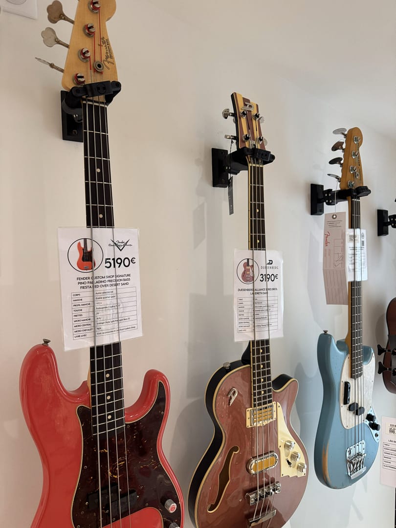 The best Bass shop on the Riviera: Guitar Maniac