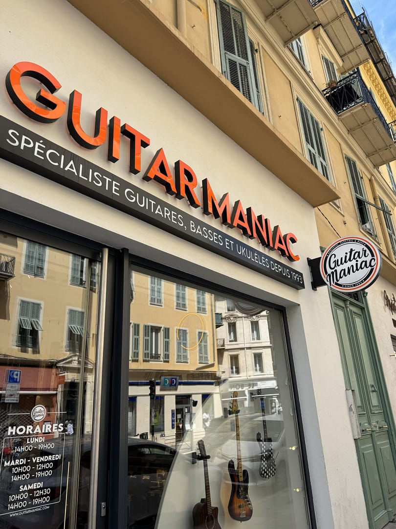 The best Bass shop on the Riviera: Guitar Maniac