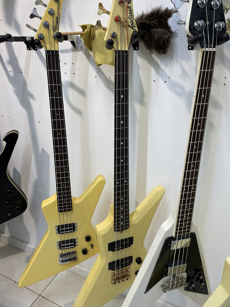 Best guitar shop for bass players in Barcelona: GuitarShop