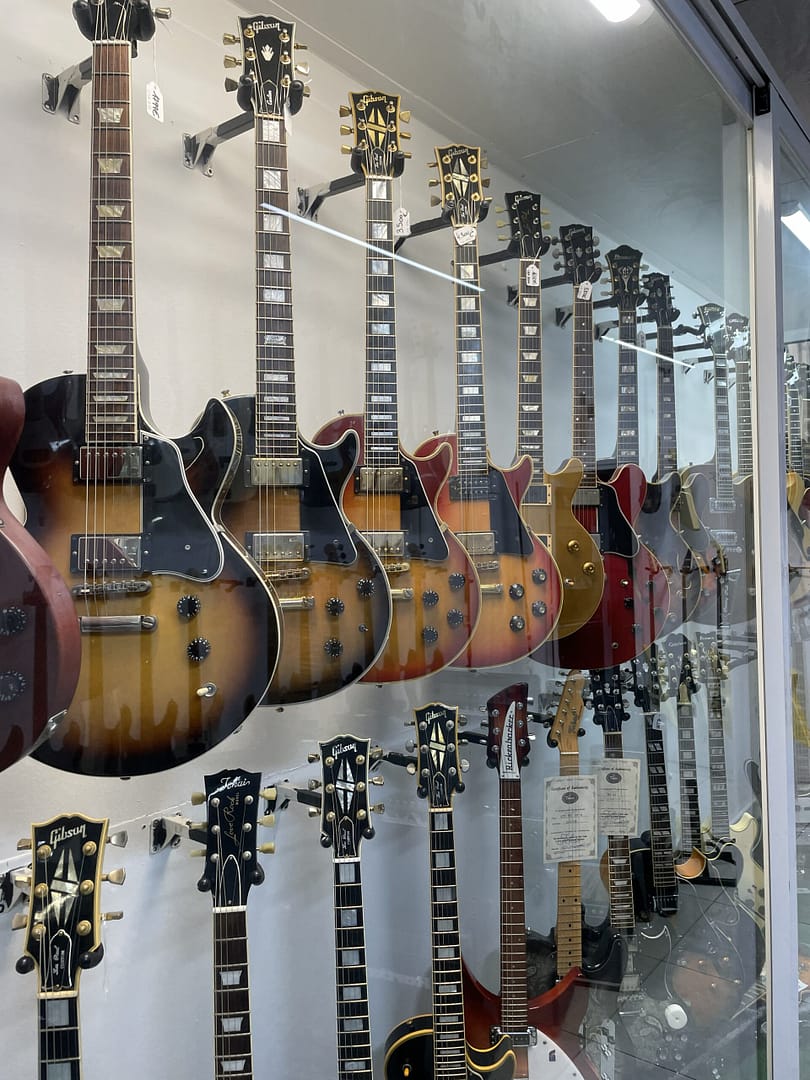 Best guitar shop for bass players in Barcelona: GuitarShop