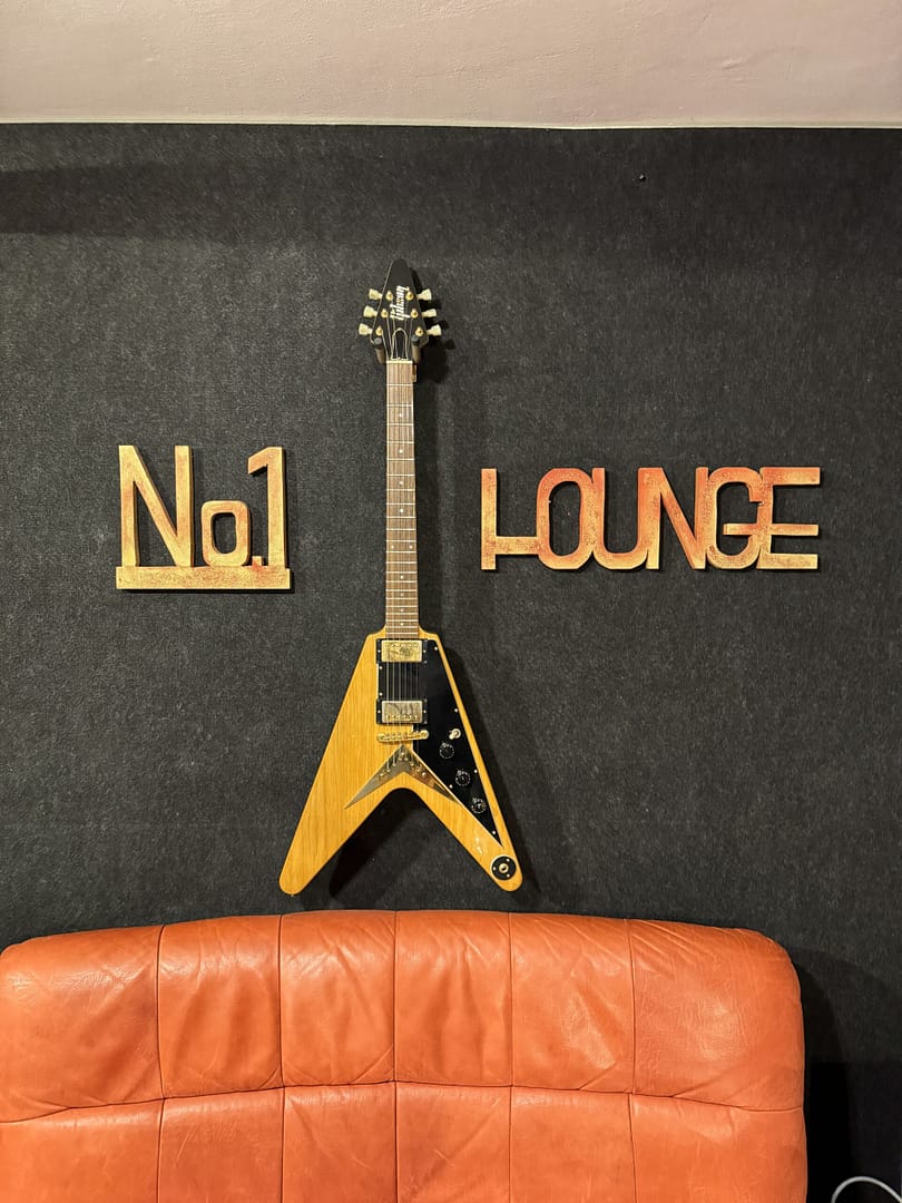 Best bass guitar shop in Hamburg, Germany: No.1 Guitar Center