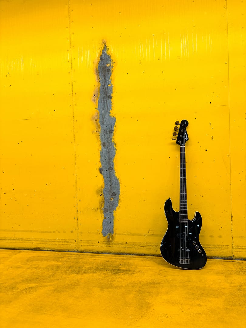 Fender Aerodyne jazz bass - parking basement