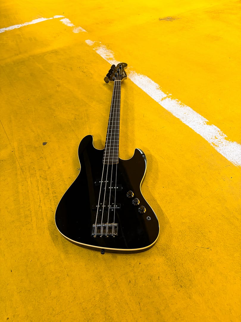 Fender Aerodyne jazz bass - parking basement